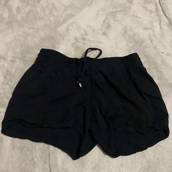 Black shorts - Picture 1 of 5